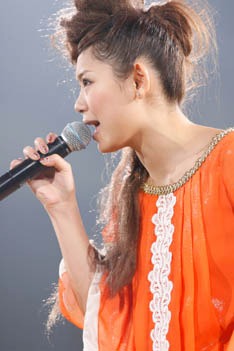 新曲「手をつなごう」は2008年3月のリリースが予定されている。