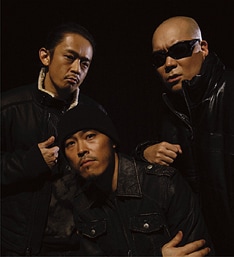 RHYMESTERの宇多丸はブログで「親が喜びます」とコメントしている。