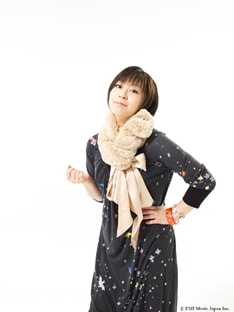 「HEART STATION／Stay Gold」は前作「Beautiful World／Kiss & Cry」以来、約半年ぶりのシングル。