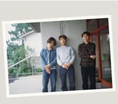 スネオヘアーの「やさしいうた」は、昨年1月、総勢14名のストリングスセクションを加えたスペシャルバージョンとしてシングルリリースされた（写真はシングルジャケット）。