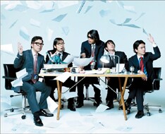 1月24日からは恒例の苗場プリンスホテルライブがスタート。ホテル内には音楽界きってのカレー狂・黒沢薫が考案したカレーを販売する「ぽんカレーハウス」もオープンする。