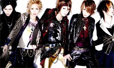 虎はブログで「絶対治して皆の前に戻って来ます」とコメント。他のメンバーもそれぞれのブログで今回の件に関するメッセージを掲載している。