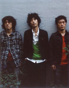 「ジュブナイル」は英語で「若々しい、子どもじみた」という意味。デビューから11年を経たバインがどんな「若さ」を見せてくれるか楽しみだ。