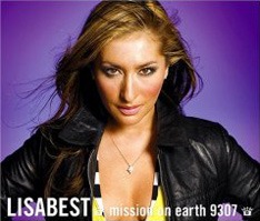 昨年リリースされた「LISABEST-misson on earth 9307-」（写真）から約8ヶ月ぶりとなる新作が完成。