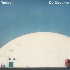 DJ Codomoの初のソロアルバム「Today」。山本ムーグは11曲目「Look」の歌詞を手がけている。