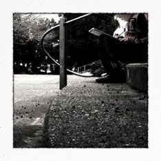 ツアーチケットはFREE-WILL ONLINE会員限定で先行予約を受付中（写真は2ndシングル「gaze」ジャケット）。