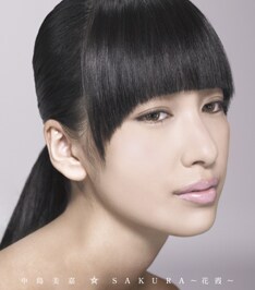 桜ソングの名盤がまたひとつ誕生。カップリング「conFusiOn」も、カネボウ「KATE」CMソングとしてオンエアされる。