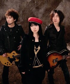 ブリグリはイベント直前にベスト盤「the brilliant green complete singles collection '97-'08」をリリース。