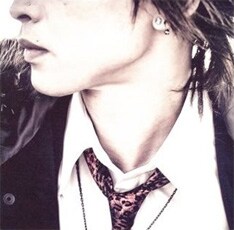 1月23日に発売されたベストアルバム「THE BEST」。代表曲に加え、ファンクラブ限定CDに収録した2曲と新曲1曲を収録。