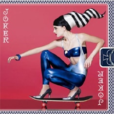 supreme sound recreationオフィシャルサイトの「SPECIAL」では、シングル制作現場の密着映像レポを公開中。この映像には竹内朋康も登場している。