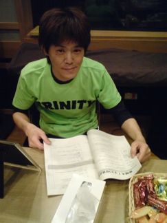 なお、相方の小宮山雄飛はブログの先輩として「あまりにヌルっと始め過ぎだぞ！」とのダメ出しを行っている。