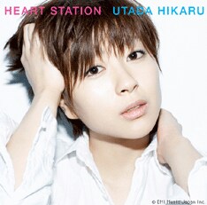 アルバム「HEART STATION」には、「ぼくはくま」「Flavor Of Life」「Beautiful World」「HEART STATION」といったヒットシングル曲を含む全13曲が収録される予定。