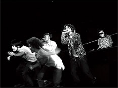 今回のシングルは彼らにとって、昨年8月発売のアルバム「vulgarhythm」以来8ヶ月ぶりの新曲となる。