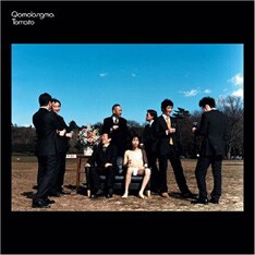 写真は昨年4月に発表された「チョモと僕は柵の中」。地元横浜、横須賀のパンク・ハードコアシーンで注目を集めていた彼らは、この作品で全国的に人気を拡大することになった。