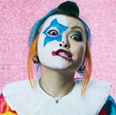 「PUNCH!PUNCH!PUNCH!」にはセルフカバーを含む15曲が収録されている。