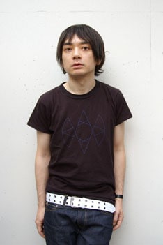 ワールドツアーは小山田圭吾、堀江博久、清水ひろたか、荒木ゆうこの4ピース編成による「THE CORNELIUS GROUP」として行われた。