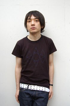 ワールドツアーは小山田圭吾、堀江博久、清水ひろたか、荒木ゆうこの4ピース編成による「THE CORNELIUS GROUP」として行われた。