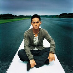 2月20日からは「春」の着うた先行配信が行われる。