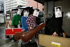 トリビュートアルバム「THUNDER TRACKS」にはビークルの他キャプテンストライダム、少年ナイフ、SCOOBIE DO、10-FEET、斉藤和義、SENSHO1500、奥田民生、TUCKER他が参加している。