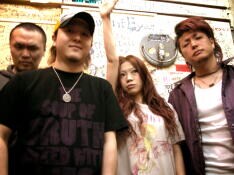 「MUSHROOMCAT RECORD」は2枚組で28曲を収録。彼らの10年にわたる歴史が凝縮されている。