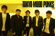 主催のTOKYO MOOD PUNKSは、ライブ直前の4月16日に1stシングル「ジェイミー」をリリース。