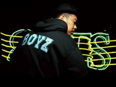 2月27日にはニューシングル「Boyz, Boy Don't Cry e.p.」をリリース。タワーレコードで同シングルを購入すると、アルバム先行試聴ページにアクセスできるパスワード付きのステッカーをプレゼント。