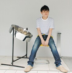 松田"chabe"岳二のセンスが光るコンピレーションアルバムが完成。意外な組み合わせのコラボが満載だ。