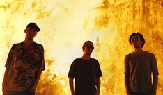 ADFの来日公演はこれまでもソールドアウトが頻発。今回もチケットは早めに確保しておきたい。