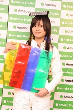 3月4日からはApple Store、石丸電気、タワーレコード、HMVなど各地でのインストアライブもスタートする。