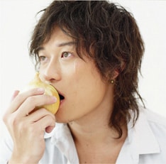 新曲「ナミダ」はスカのテイストを取り入れた爽やかなナンバー。カップリングには、昨年配信限定でリリースされ話題を集めたMisia「Everything」のカバーが収められる。