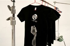 応募は3月11日より受付。なお、特設サイトではTシャツの製作過程や押尾の最新ショットも見ることができる。