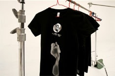 応募は3月11日より受付。なお、特設サイトではTシャツの製作過程や押尾の最新ショットも見ることができる。