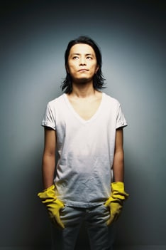 「クレバのベスト盤」初回限定盤特典DVDにはライブ映像やインタビューも収録。