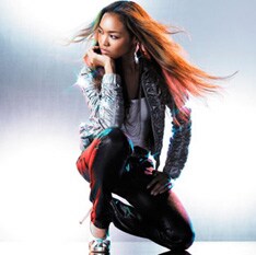 チビッ子たちの間で"クリケイ"ブーム到来！ 彼女のコメントは映画サイト内「ニャース速報」で読むことができる。