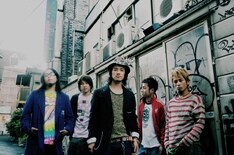 2月にはMySpaceもオープン。楽曲の試聴も多数可能となっている。