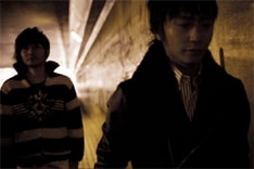 ポルノグラフィティは、今回行われたツアーをもって全都道府県ワンマンライブを達成。先日NHKでは、ツアーの九州公演に密着した特別番組「ポルノグラフィティがやってきた ～ライブ全県制覇へGO！～」がオンエアされた。