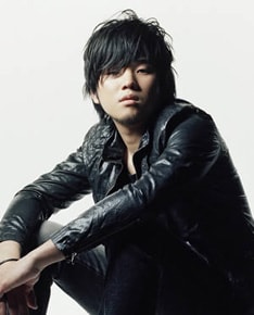 5月には弾き語りワンマンライブやアコースティック形式のホールツアーも開催。新曲をたっぷり楽しむことができそうだ。