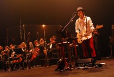 パシフィコ横浜公演の模様は今年2月リリースのライブベストアルバム「Philharmonic or die」に収録されているが、いよいよファン待望のDVD化も決定。