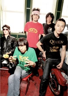 クロマニヨンズ「エイトビート」で梅雨をエンジョイ - 音楽ナタリー