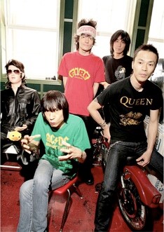 新曲「エイトビート」は4月2日のラジオ番組「SCHOOL OF LOCK!!」で初オンエア。