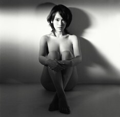 こちらがアルバム内で使用されるショット。4月12日にはタワーレコード渋谷店でインストアライブも開催される。