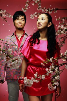 本日4月4日からは映画「未来予想図～ア・イ・シ・テ・ルのサイン～」のDVDリリースを記念し、「未来予想図　～VERSION'07～」「未来予想図II　～VERSION'07～」の着うたフル配信がスタートしている。