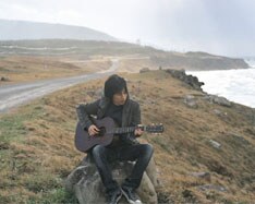 アルバムには1970年代前後に発表された洋邦の名曲から14曲をセレクト。さらにボーナストラックとして、ニルヴァーナの楽曲「All Apologies」のカバーも収められる。