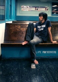 昨日4月4日に東京厚生年金会館にて、全国22ヵ所24公演にわたる全国ツアーを終えたばかりの斉藤和義。15周年のデビュー記念日に向けて、さらに精力的な活躍が期待できそうだ。