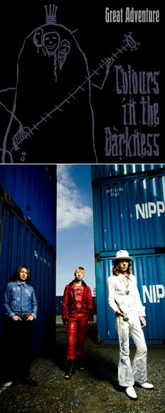 待望のニューアルバム「COLOURS IN THE DARKNESS」（写真上）は4月16日にリリース。