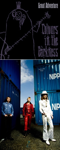 待望のニューアルバム「COLOURS IN THE DARKNESS」(写真上)は4月16日にリリース。