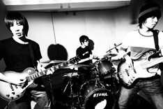 ド直球なタイトルが勇ましいニューアルバム「ROCK」。リリース後のライブ/ツアーにも期待したい。