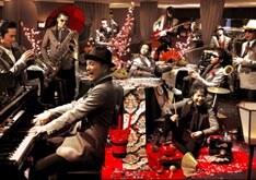 初日の公演にはアルバムにも参加した伊藤ふみおがサプライズ出演。その後も各公演とも大熱狂のツアーとなっている。