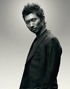 EXILEのベスト盤「EXILE CATCHY BEST」に収録された「Fly Away」は、テレビ東京系列の北京五輪放送テーマ曲に決定。今年も彼らの勢いは止まらない。