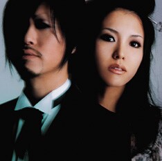 アルバムタイトルはもともと「闇ノ黒二」となるはずだったが、結果「ひたひた」に決定。MySpaceのブログにアップされた藤井麻輝のコメントによると「タイトルでこんなに悩んだのは初な出来事」とのこと。